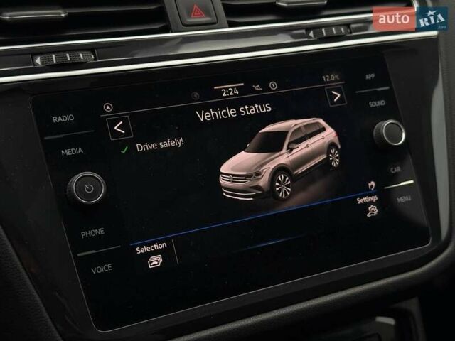 Сірий Фольксваген Тігуан, об'ємом двигуна 2 л та пробігом 2 тис. км за 31500 $, фото 73 на Automoto.ua