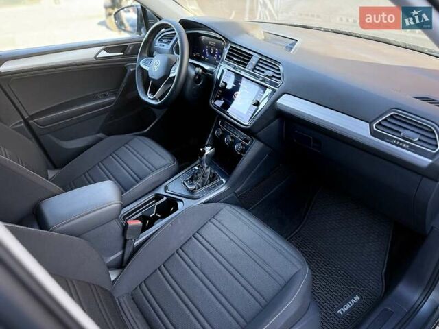 Серый Фольксваген Тигуан, объемом двигателя 1.98 л и пробегом 2 тыс. км за 25500 $, фото 50 на Automoto.ua