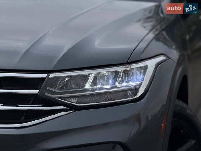 Сірий Фольксваген Тігуан, об'ємом двигуна 2 л та пробігом 2 тис. км за 31500 $, фото 5 на Automoto.ua