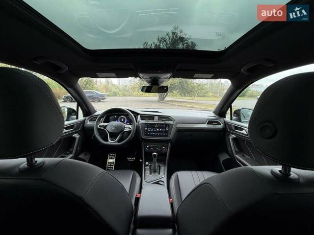 Сірий Фольксваген Тігуан, об'ємом двигуна 2 л та пробігом 2 тис. км за 31500 $, фото 58 на Automoto.ua