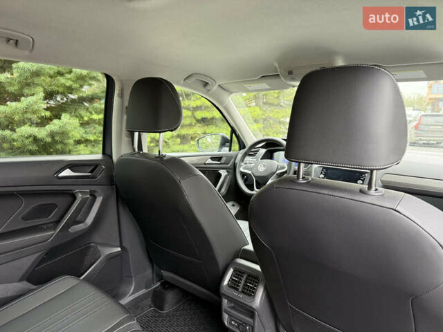 Серый Фольксваген Тигуан, объемом двигателя 2 л и пробегом 14 тыс. км за 27500 $, фото 19 на Automoto.ua