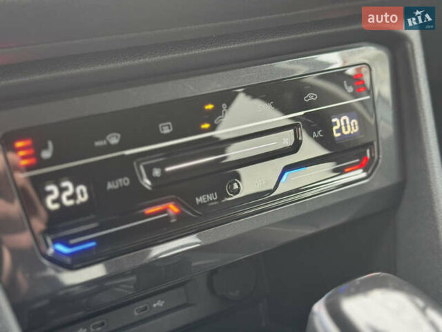 Серый Фольксваген Тигуан, объемом двигателя 2 л и пробегом 36 тыс. км за 28900 $, фото 68 на Automoto.ua