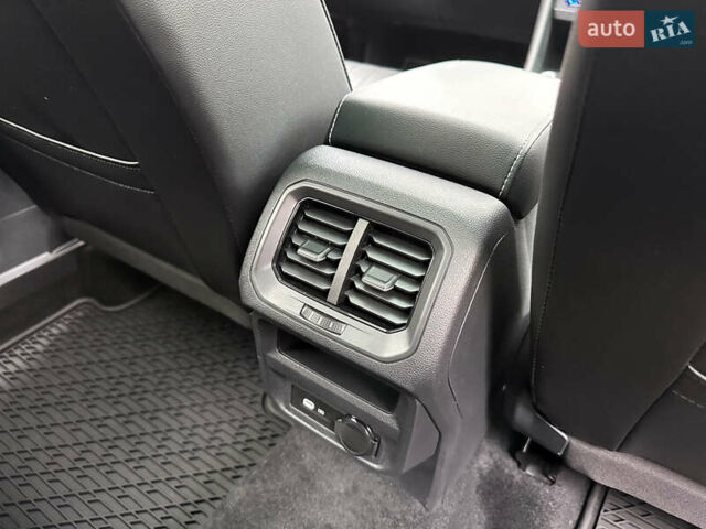 Серый Фольксваген Тигуан, объемом двигателя 2 л и пробегом 18 тыс. км за 28998 $, фото 51 на Automoto.ua