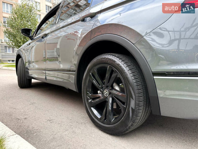 Серый Фольксваген Тигуан, объемом двигателя 2 л и пробегом 18 тыс. км за 28998 $, фото 10 на Automoto.ua