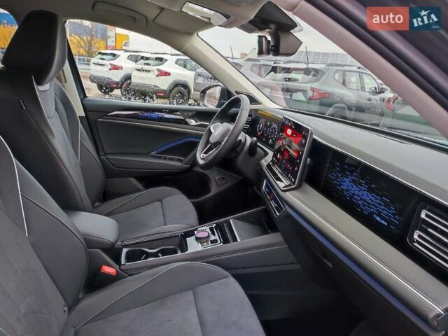 Сірий Фольксваген Тігуан, об'ємом двигуна 1.97 л та пробігом 6 тис. км за 47300 $, фото 54 на Automoto.ua