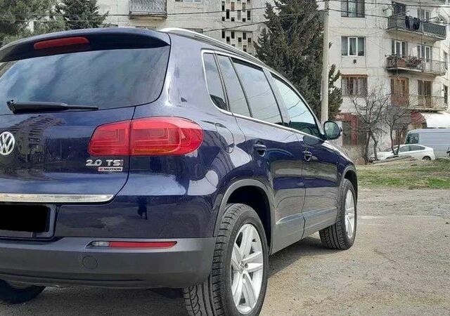 Синий Фольксваген Тигуан, объемом двигателя 2 л и пробегом 136 тыс. км за 10000 $, фото 4 на Automoto.ua