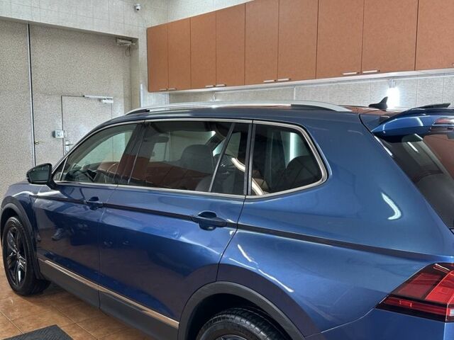 Синий Фольксваген Тигуан, объемом двигателя 2 л и пробегом 115 тыс. км за 28000 $, фото 1 на Automoto.ua