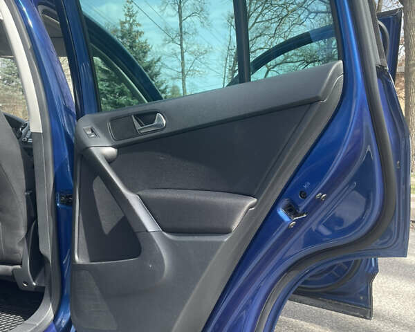 Синий Фольксваген Тигуан, объемом двигателя 1.39 л и пробегом 228 тыс. км за 9000 $, фото 6 на Automoto.ua