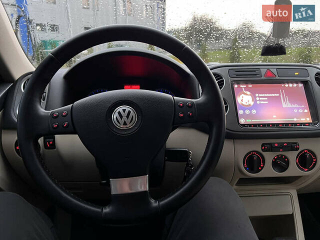 Синій Фольксваген Тігуан, об'ємом двигуна 2 л та пробігом 227 тис. км за 9800 $, фото 34 на Automoto.ua