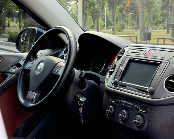 Синій Фольксваген Тігуан, об'ємом двигуна 1.97 л та пробігом 195 тис. км за 12500 $, фото 6 на Automoto.ua