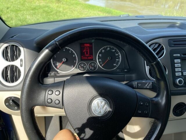 Синій Фольксваген Тігуан, об'ємом двигуна 2 л та пробігом 179 тис. км за 9800 $, фото 1 на Automoto.ua