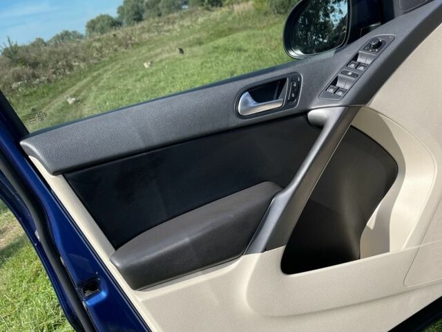 Синій Фольксваген Тігуан, об'ємом двигуна 2 л та пробігом 179 тис. км за 9800 $, фото 2 на Automoto.ua