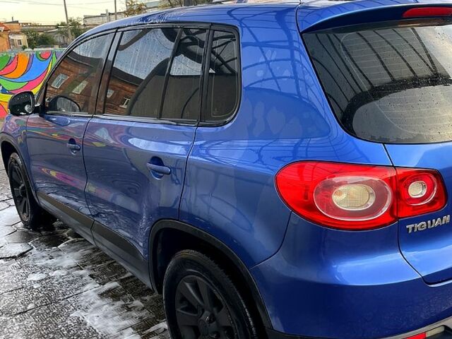 Синий Фольксваген Тигуан, объемом двигателя 2 л и пробегом 130 тыс. км за 9500 $, фото 4 на Automoto.ua