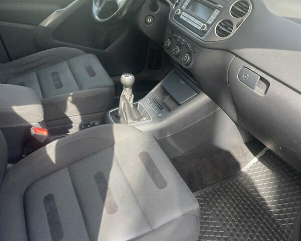 Синий Фольксваген Тигуан, объемом двигателя 1.39 л и пробегом 228 тыс. км за 9000 $, фото 4 на Automoto.ua