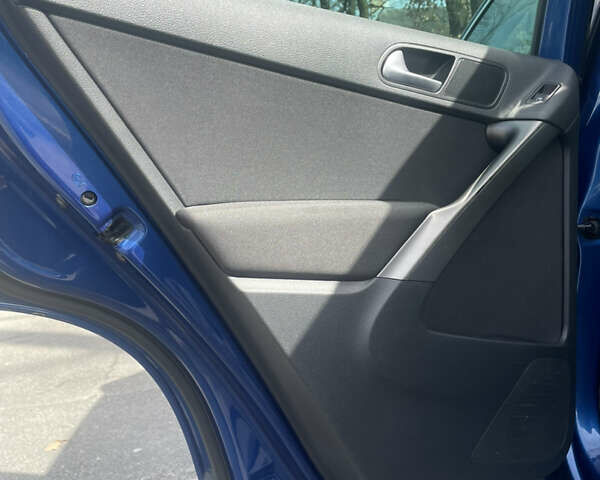 Синий Фольксваген Тигуан, объемом двигателя 1.39 л и пробегом 228 тыс. км за 9000 $, фото 9 на Automoto.ua