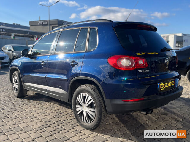 Синий Фольксваген Тигуан, объемом двигателя 2 л и пробегом 315 тыс. км за 9800 $, фото 4 на Automoto.ua