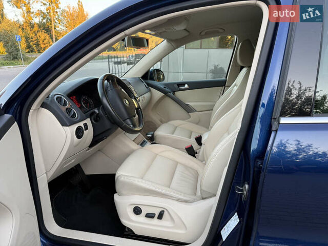 Синій Фольксваген Тігуан, об'ємом двигуна 2 л та пробігом 158 тис. км за 10999 $, фото 5 на Automoto.ua