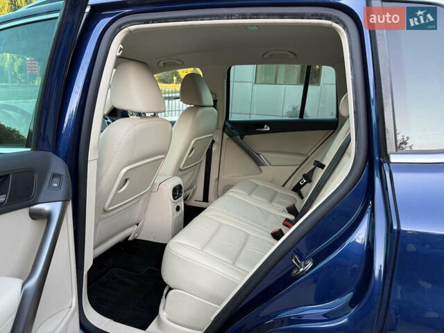 Синій Фольксваген Тігуан, об'ємом двигуна 2 л та пробігом 158 тис. км за 10999 $, фото 4 на Automoto.ua