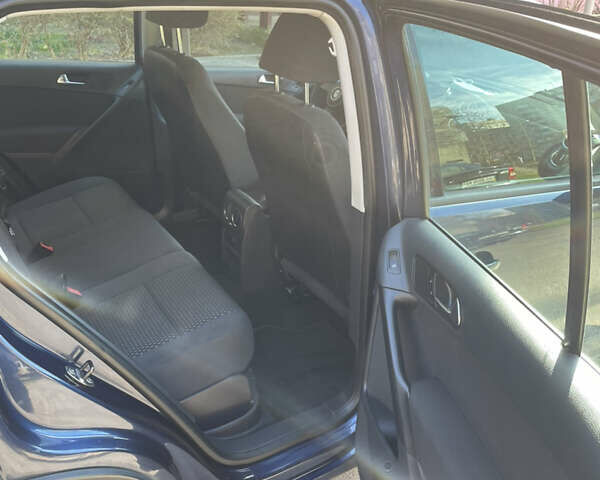 Синій Фольксваген Тігуан, об'ємом двигуна 1.9 л та пробігом 170 тис. км за 10000 $, фото 8 на Automoto.ua