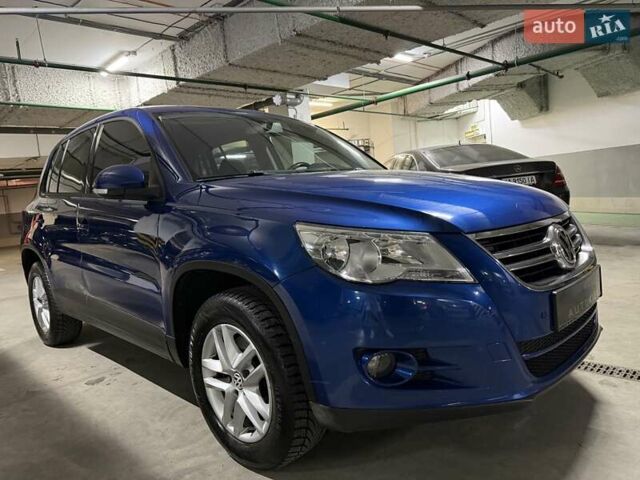 Синий Фольксваген Тигуан, объемом двигателя 2.01 л и пробегом 252 тыс. км за 8900 $, фото 1 на Automoto.ua