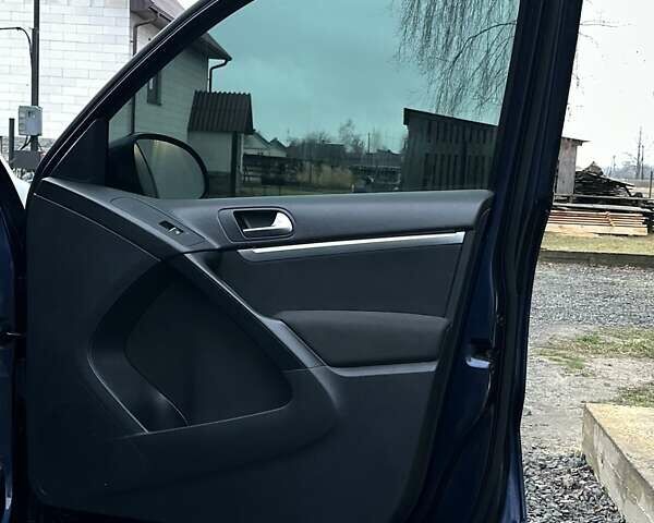 Синій Фольксваген Тігуан, об'ємом двигуна 1.98 л та пробігом 290 тис. км за 10200 $, фото 26 на Automoto.ua