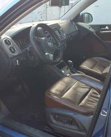 Синий Фольксваген Тигуан, объемом двигателя 1.97 л и пробегом 307 тыс. км за 12000 $, фото 4 на Automoto.ua