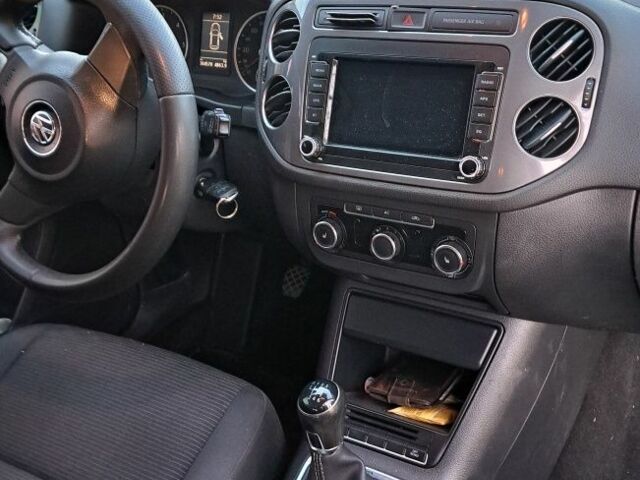 Синій Фольксваген Тігуан, об'ємом двигуна 2 л та пробігом 300 тис. км за 12000 $, фото 2 на Automoto.ua