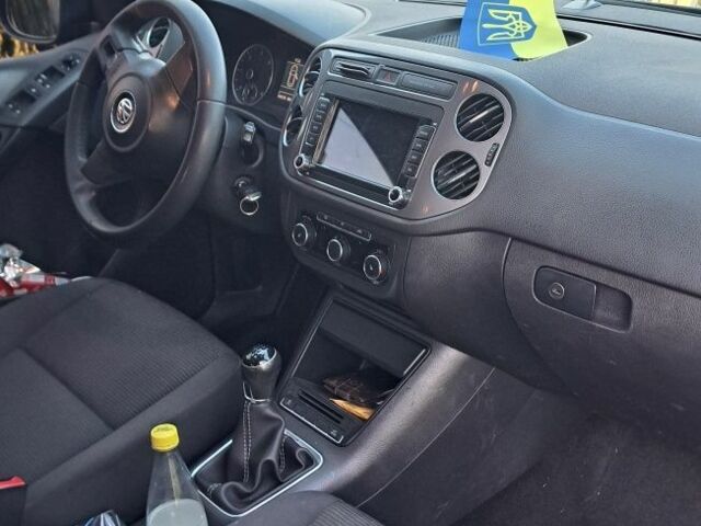 Синій Фольксваген Тігуан, об'ємом двигуна 2 л та пробігом 300 тис. км за 12000 $, фото 3 на Automoto.ua