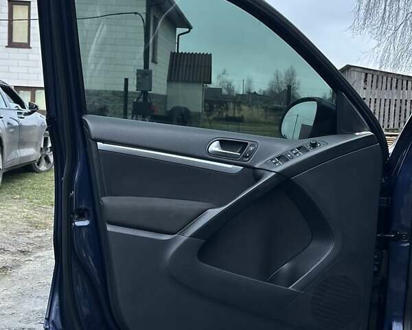 Синій Фольксваген Тігуан, об'ємом двигуна 1.98 л та пробігом 290 тис. км за 10200 $, фото 23 на Automoto.ua