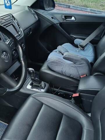 Синий Фольксваген Тигуан, объемом двигателя 2 л и пробегом 160 тыс. км за 10000 $, фото 11 на Automoto.ua