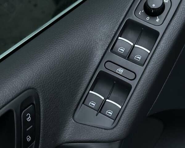 Синій Фольксваген Тігуан, об'ємом двигуна 1.98 л та пробігом 290 тис. км за 10200 $, фото 24 на Automoto.ua