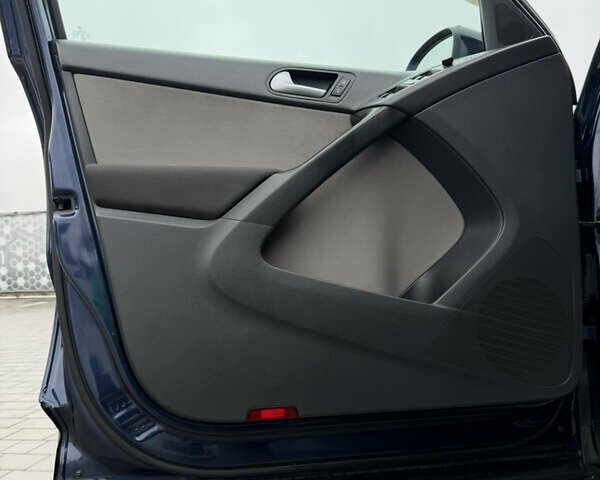 Синий Фольксваген Тигуан, объемом двигателя 1.97 л и пробегом 356 тыс. км за 12700 $, фото 31 на Automoto.ua