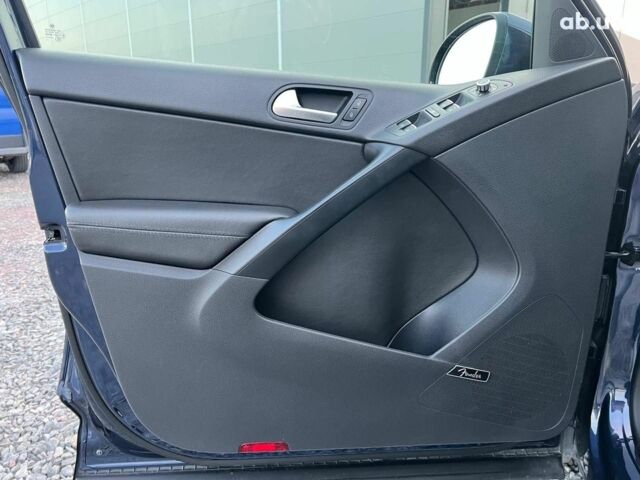 Синий Фольксваген Тигуан, объемом двигателя 2 л и пробегом 122 тыс. км за 14990 $, фото 13 на Automoto.ua