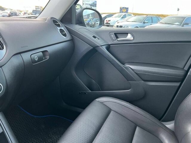 Синий Фольксваген Тигуан, объемом двигателя 2 л и пробегом 122 тыс. км за 14990 $, фото 28 на Automoto.ua