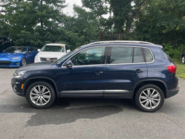 Синий Фольксваген Тигуан, объемом двигателя 2 л и пробегом 83 тыс. км за 2100 $, фото 2 на Automoto.ua