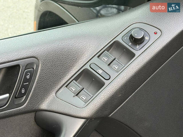 Синий Фольксваген Тигуан, объемом двигателя 2 л и пробегом 170 тыс. км за 10200 $, фото 9 на Automoto.ua