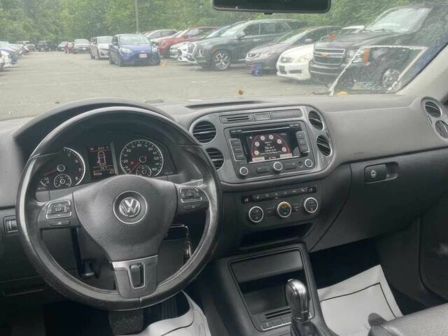 Синий Фольксваген Тигуан, объемом двигателя 2 л и пробегом 83 тыс. км за 2100 $, фото 7 на Automoto.ua