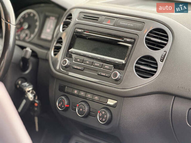 Синий Фольксваген Тигуан, объемом двигателя 2 л и пробегом 170 тыс. км за 10700 $, фото 19 на Automoto.ua