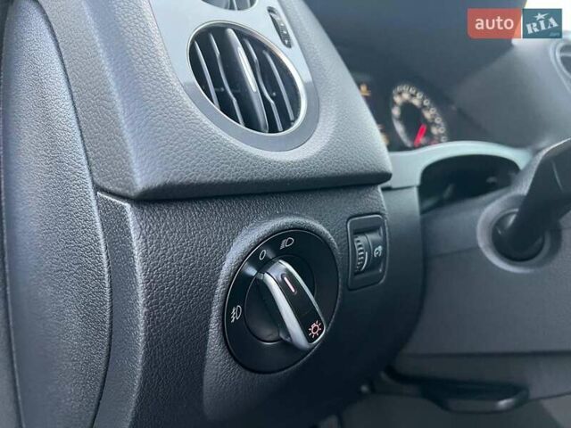 Синий Фольксваген Тигуан, объемом двигателя 2 л и пробегом 122 тыс. км за 14990 $, фото 15 на Automoto.ua