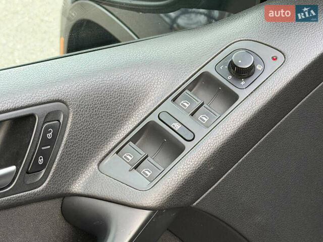 Синий Фольксваген Тигуан, объемом двигателя 2 л и пробегом 170 тыс. км за 10700 $, фото 11 на Automoto.ua