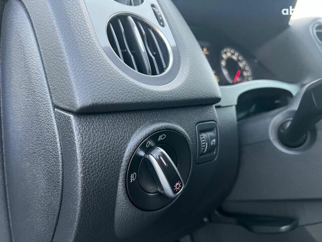 Синий Фольксваген Тигуан, объемом двигателя 2 л и пробегом 122 тыс. км за 14990 $, фото 15 на Automoto.ua