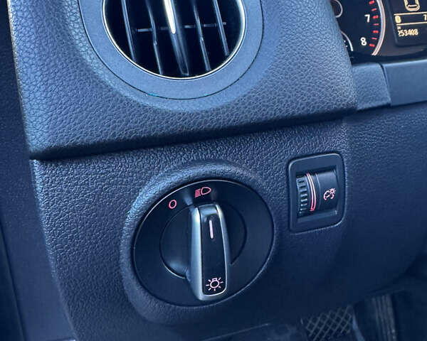 Синий Фольксваген Тигуан, объемом двигателя 2 л и пробегом 252 тыс. км за 9800 $, фото 13 на Automoto.ua