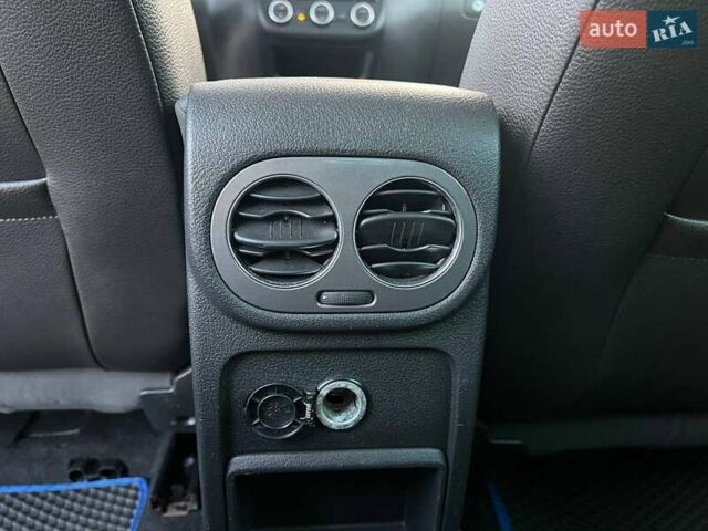 Синий Фольксваген Тигуан, объемом двигателя 2 л и пробегом 122 тыс. км за 14990 $, фото 31 на Automoto.ua