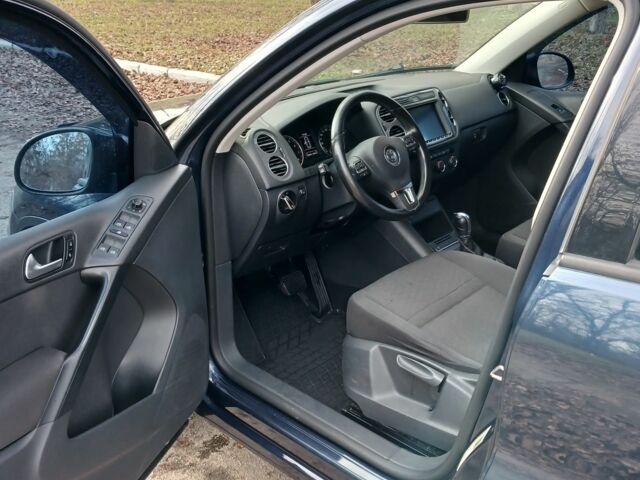 Синий Фольксваген Тигуан, объемом двигателя 2 л и пробегом 200 тыс. км за 11500 $, фото 4 на Automoto.ua