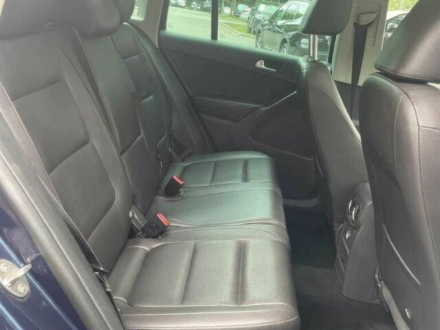 Синий Фольксваген Тигуан, объемом двигателя 2 л и пробегом 83 тыс. км за 2100 $, фото 9 на Automoto.ua