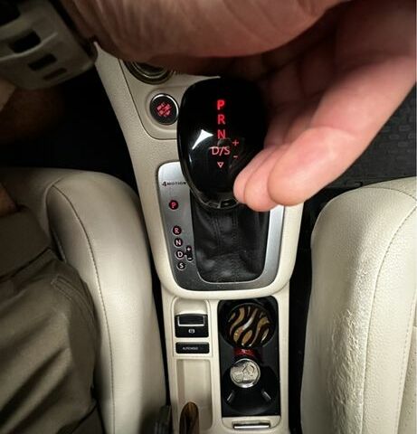 Синій Фольксваген Тігуан, об'ємом двигуна 2 л та пробігом 268 тис. км за 13917 $, фото 2 на Automoto.ua