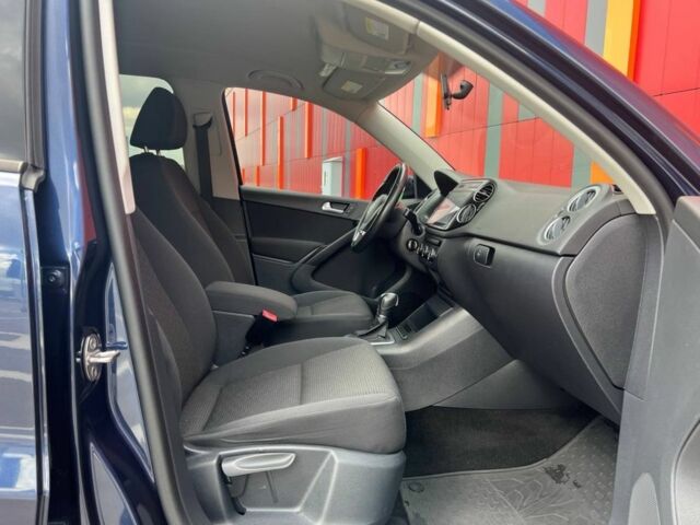 Синій Фольксваген Тігуан, об'ємом двигуна 2 л та пробігом 220 тис. км за 12000 $, фото 13 на Automoto.ua