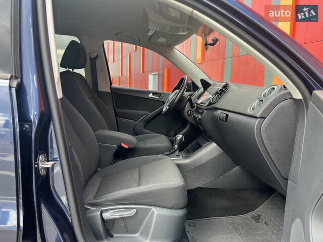 Синий Фольксваген Тигуан, объемом двигателя 2 л и пробегом 219 тыс. км за 12000 $, фото 23 на Automoto.ua