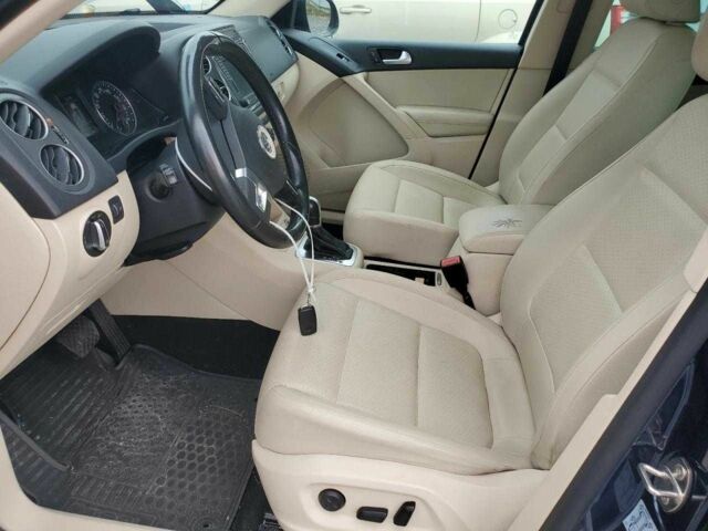 Синий Фольксваген Тигуан, объемом двигателя 0 л и пробегом 210 тыс. км за 8300 $, фото 2 на Automoto.ua