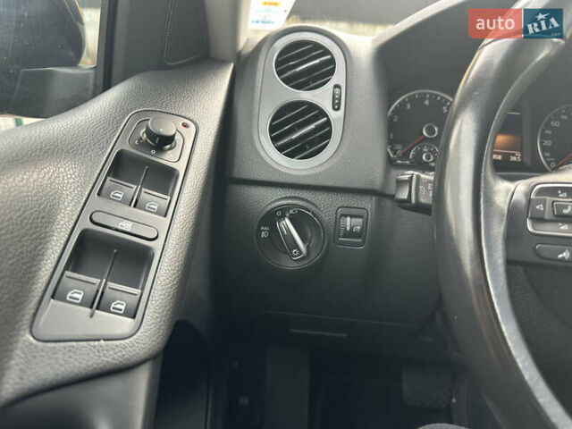 Синій Фольксваген Тігуан, об'ємом двигуна 2 л та пробігом 139 тис. км за 13500 $, фото 45 на Automoto.ua